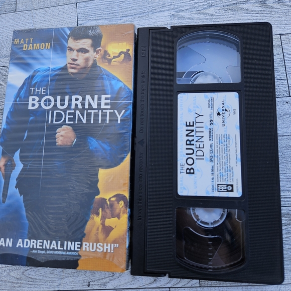 The Bourne Identity VHS Matt Damon Action Jason Bourne PG-13 - Picture 2 of 7